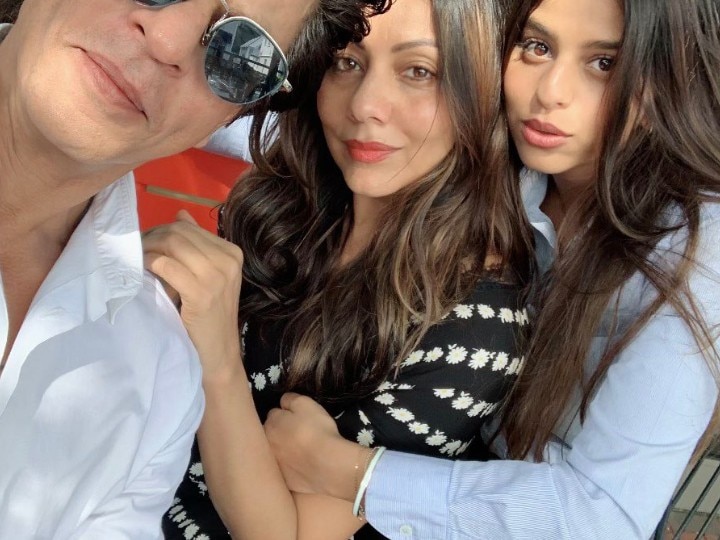 Srk shares pic with daughter Suhana Khan at her Graduation ceremony from Ardingly college in London SRK Shares Pic With Daughter Suhana Khan At Her Graduation Ceremony From Ardingly College In London