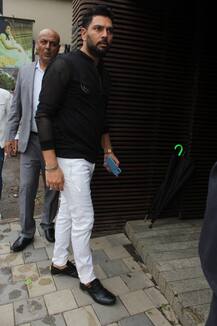 PICS: Yuvraj Singh\'s EX-Girlfriend Kim Sharma Looks HOT As She Attends His Retirement Party