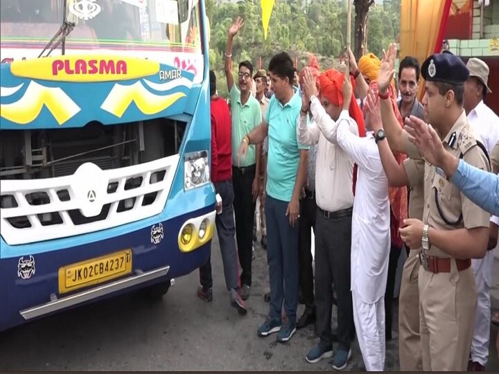 First Batch Of Amarnath Yatris Leave Jammu To Begin Pilgrimage First Batch Of Amarnath Yatris Leave Jammu To Begin Pilgrimage