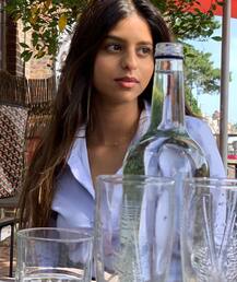 UNSEEN Pics: INSIDE Suhana Khan\'s Graduation Ceremony At London\'s Ardinly College, SRK\'s Daughter Parties Hard With Friends!