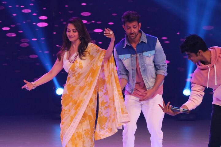 Two of the most good looking actors of Bollywood are winning our hearts with these pictures that came from the 'Dance Deewane 2' sets