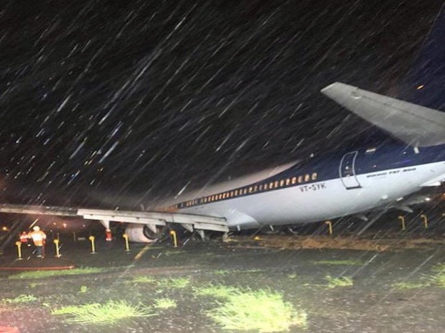 SpiceJet Flight Overshoots Runway At Mumbai Airport; None Hurt SpiceJet flight overshoots runway at Mumbai airport; none hurt