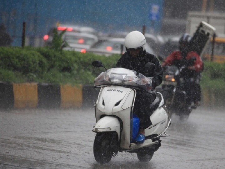 Mumbai Rains: City Limps Back To Normalcy As Rains Subside; MeT Forecasts High Tide At 12 Noon Mumbai Limps Back To Normalcy As Rains Subside; High Tide Likely  At 12.35 PM