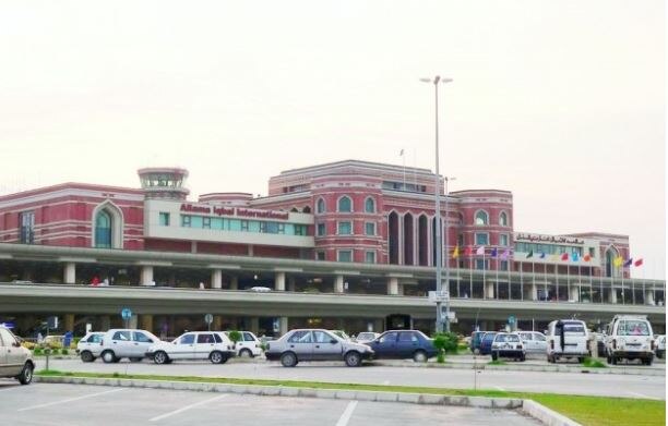 Pakistan: Gunmen open fire in Lahore airport; 2 killed Gunmen open fire at Pakistan's Lahore airport; 2 killed