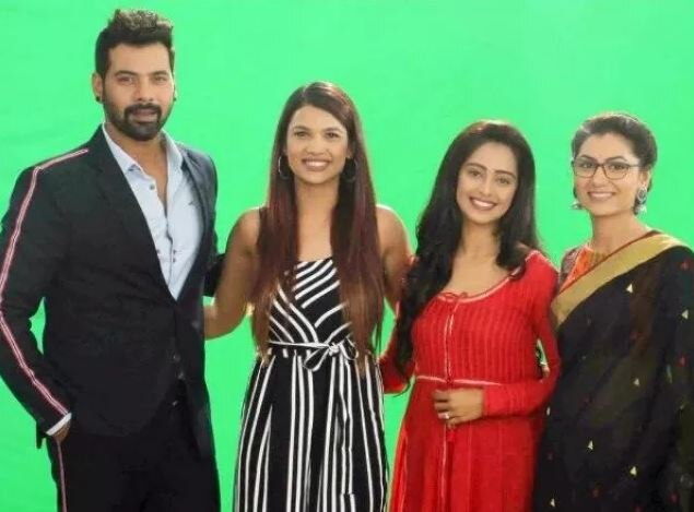 Zee TV’s much-loved show ‘Kumkum Bhagya’ has jumped to the number two spot. The show starring Sriti Jha and Shabir Ahluwalia was placed at number three last week.