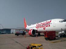 SpiceJet\'s stranded plane cleared from grass area at Mumbai airport