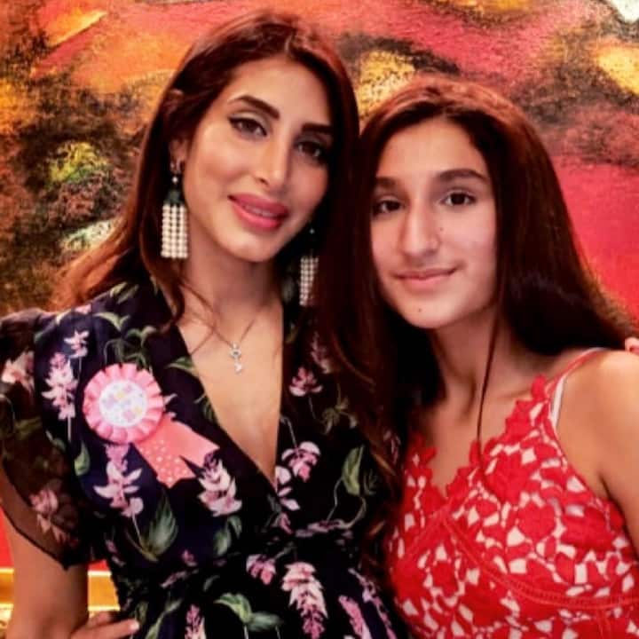 Priya on the other hand, before Sunjay, was earlier married to a hotelier, Vikram Chatwal and they parted ways in 2011. Priya and Vikram have a daughter named Safira Chatwal.