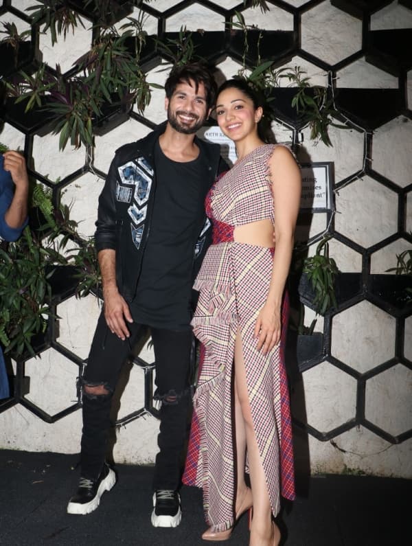 While Shahid put together an all black look for the night, Kiara looked pretty in her high slit dress