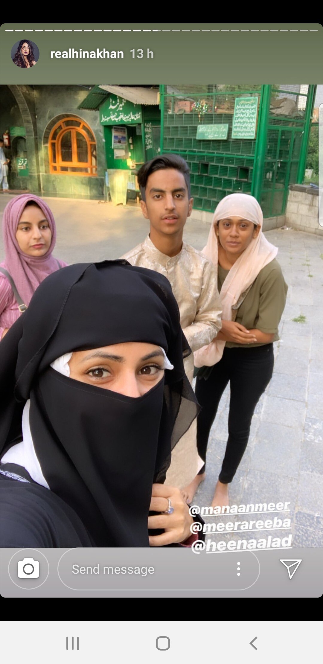 PICS: Burqa Clad Hina Khan Walks Barefoot Visiting Mosques In Srinagar, Relives Her Childhood!