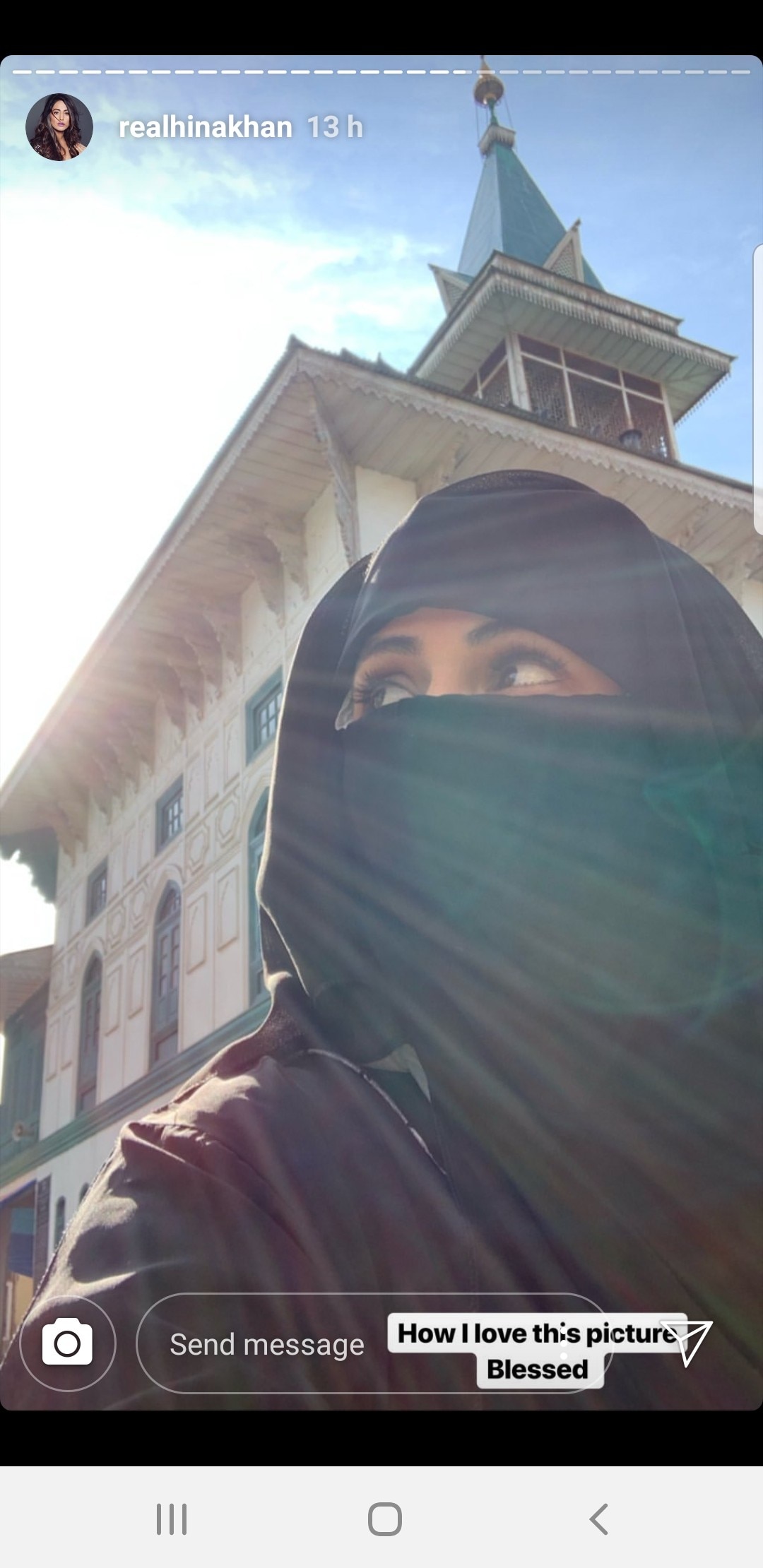 PICS: Burqa Clad Hina Khan Walks Barefoot Visiting Mosques In Srinagar, Relives Her Childhood!