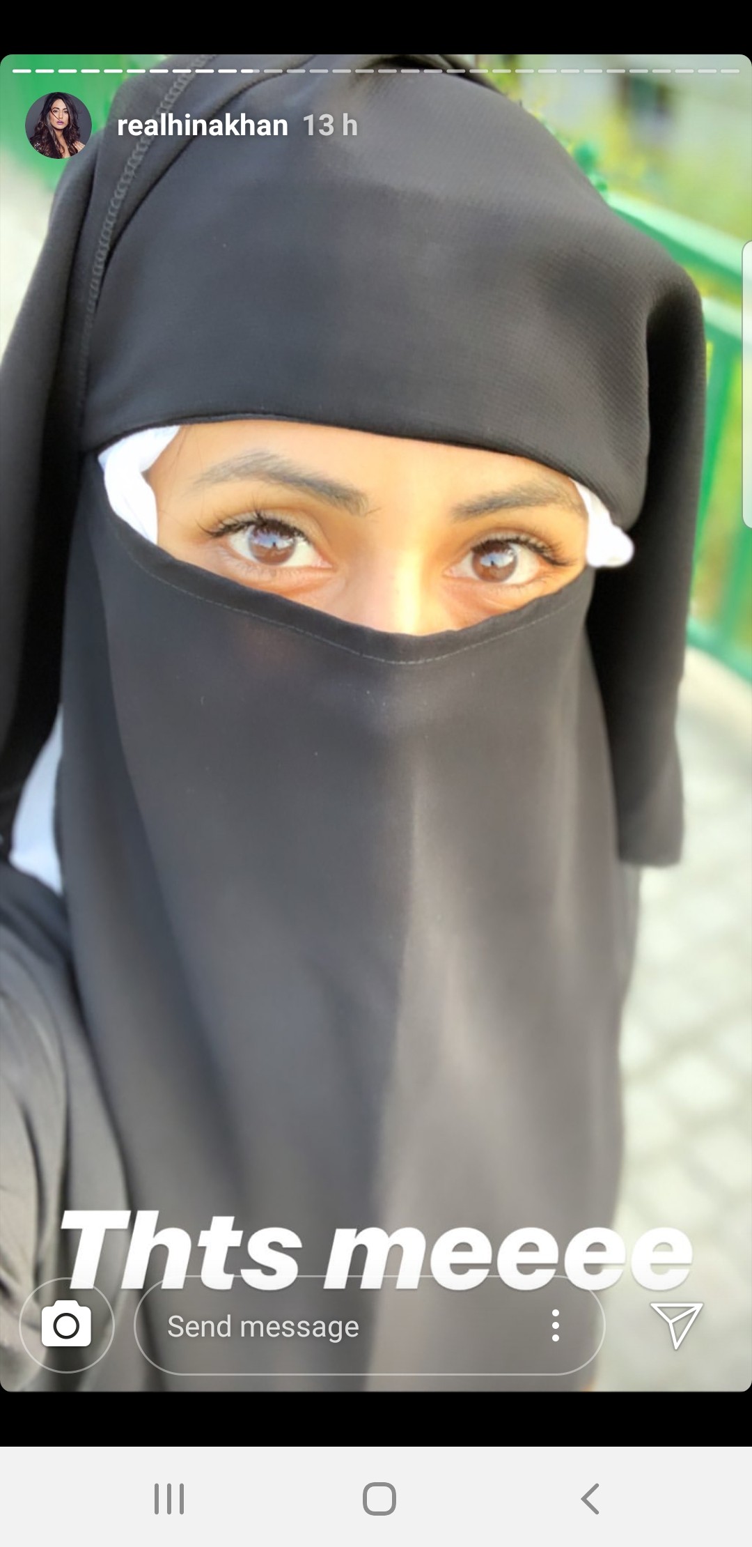 PICS: Burqa Clad Hina Khan Walks Barefoot Visiting Mosques In Srinagar, Relives Her Childhood!