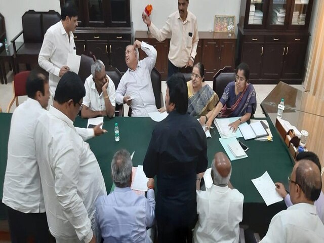 8 MLAs Of Karnataka's Congress-JDS Coalition Meet Speaker 8 MLAs Of Karnataka's Congress-JDS Coalition To Meet Speaker