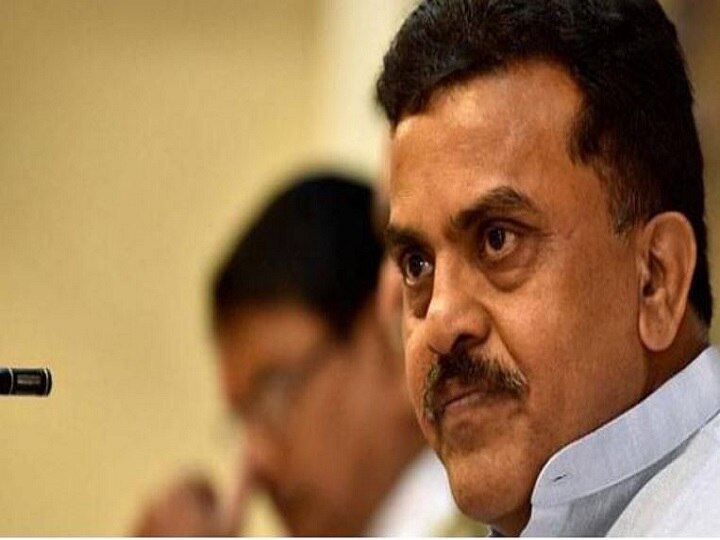 Congress' Sanjay Nirupam attacks Milind Deora over resignation, accuses him of eyeing national level post Congress' Sanjay Nirupam Attacks Deora Over Resignation, Accuses Him Of Eyeing National Level Post