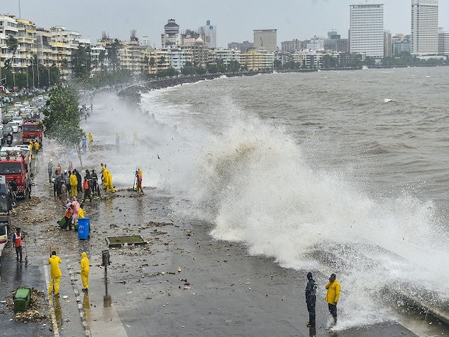 Mumbai Airport Operations Briefly Suspended Due To Heavy Rain Mumbai Airport Operations Briefly Suspended Due To Heavy Rain
