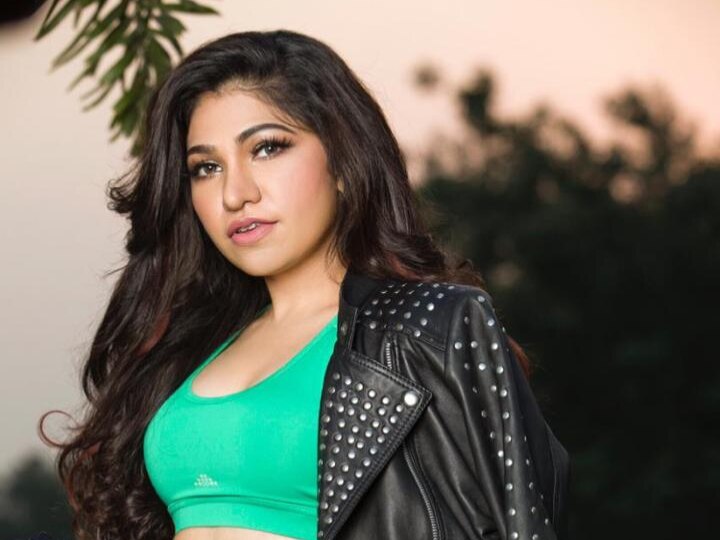 Two of Tulsi Kumar's songs - Sheher Ki Ladki & Tera Ban Jaunga Are The Most Watched on YouTube Two of Tulsi Kumar's songs - Sheher Ki Ladki & Tera Ban Jaunga Are The Most Watched on YouTube