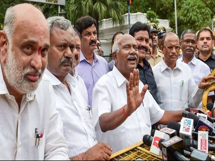 Karnataka Crisis: Speakers says resignations of 8 of 13 MLAs invalid; Rebel legislators feel 'threatened' K’nataka: Rebel MLAs fear 'threat' to life before CM's visit; speaker declares 8 resignations invalid