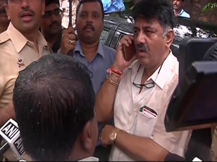 Congress leader Shivakumar arrives in Mumbai to meet rebel MLAs Section 144 Imposed As DK Shivakumar Reched Mumbai Hotel; Rebel MLAs Move SC Against Speaker