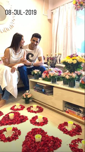 TV actress Divyanka Tripathi Welcomes Hubby Vivek Dahiya Home In The Most Romantic Way As He Gets Discharged From Hospital!