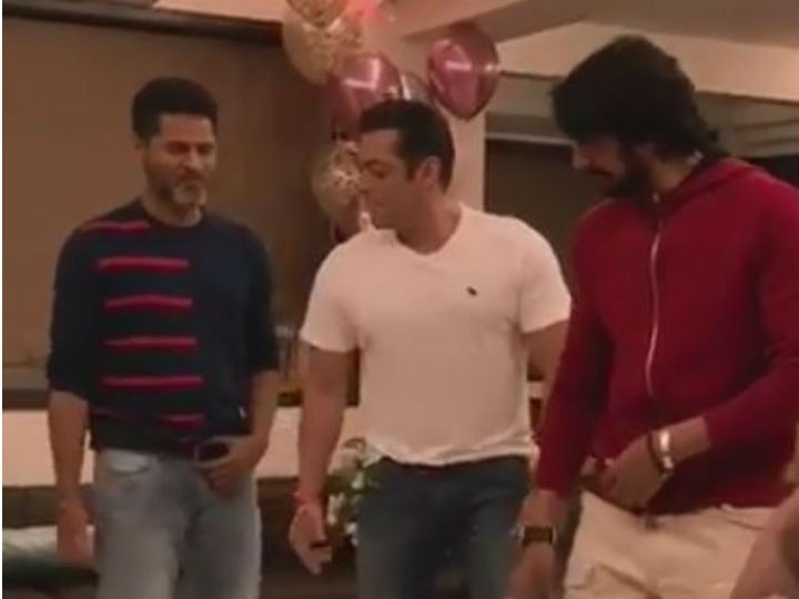 WATCH: Salman Khan Grooves On 'Urvasi' With Prabhudheva & Dabangg 3 Villain Kichcha Sudeep!