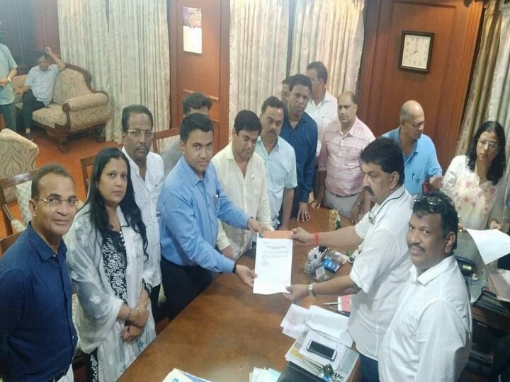 Congress Caught Off Guard In Goa As 10 Of 15 MLAs Merge With BJP Congress Caught Off Guard In Goa As 10 Of 15 MLAs Merge With BJP