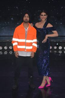 Dance India Dance: Kareena Kapoor Khan Looks Breathtaking In High Slit Orange Dress, Poses With \'Arjun Patiala\' Stars Diljit Dosanjh & Kriti Sanon