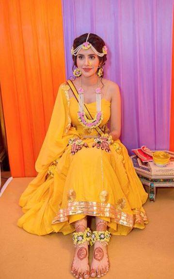 For the haldi ceremony, Charu opted for a bright yellow lehenga-choli and she was looking resplendent