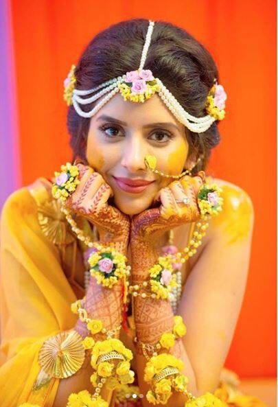 The actress completed her look with flower jewelry, that included, maangtiga, haath-phul, bangles, earrings and a nath