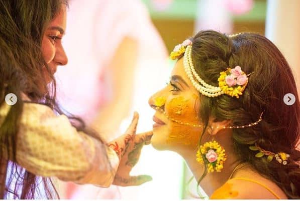 Charu looked every inch of a glowing bride as her friends and family members applied turmeric paste on her face