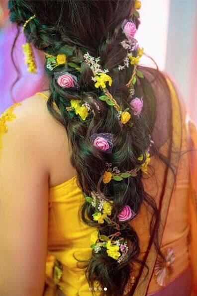 We loved her hair style that she decorated with beautiful flower accessories
