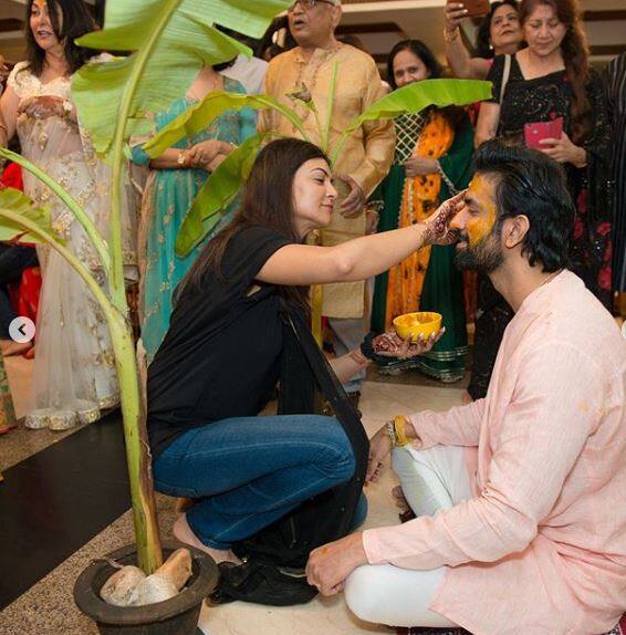 And here's Sushmita Sen applying haldi to her brother and groom Rajeev Sen
