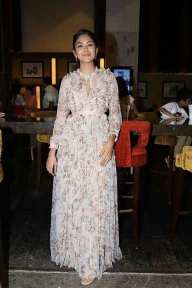 Mrunal plays Hrithik's love interest in the film and was looking lovely in a chiffon maxi dress at the screening 