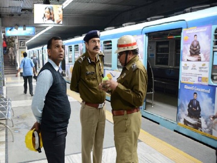 Kolkata Metro Passenger Dies As Train Starts Moving With His Hand Stuck Between Doors Kolkata Metro Passenger Dies As Train Starts Moving With His Hand Stuck Between Doors