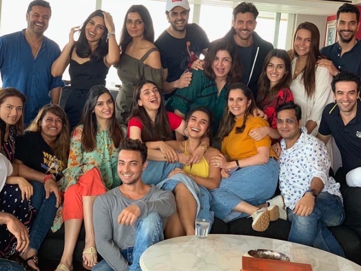 Hrithik Roshan, Kriti Sanon, Neha Dhupia, Sania Mirza, Sonu Sood & Other B'wood Celebs Enjoy Sunday Lunch At Farah Khan's Home PICS: Hrithik Roshan, Kriti Sanon, Neha Dhupia, Sonu Sood & Other B'wood Celebs Enjoy Sunday Lunch At Farah Khan's Home