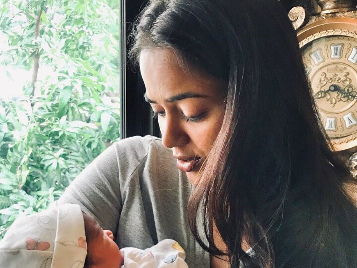 Sameera Reddy shares the FIRST PIC of her newborn daughter & mom's haappy she is 