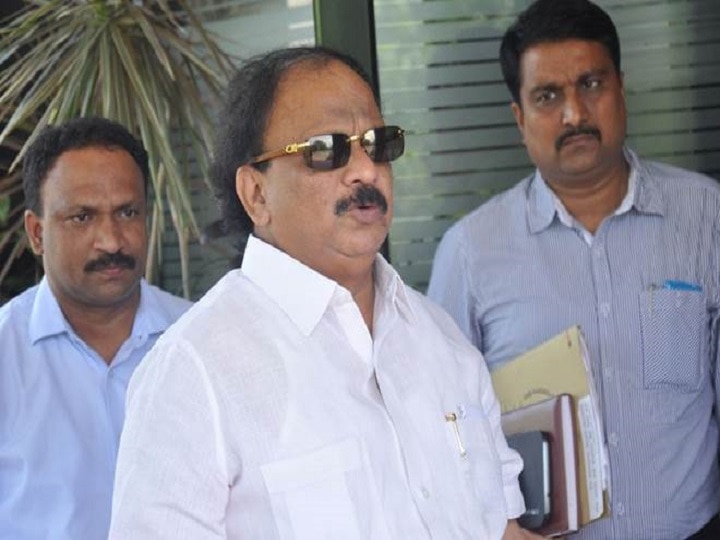 Karnataka: Rebel Congress MLA Baig detained at Bengaluru airport Karnataka: Rebel Congress MLA Baig Detained At Bengaluru Airport