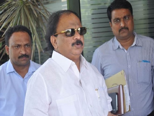 Karnataka: Rebel Congress MLA Baig Detained At Bengaluru Airport Karnataka: Rebel Congress MLA Baig detained at Bengaluru airport