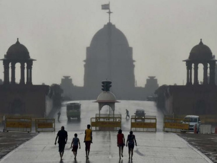 Muggy Weather In Delhi; Light Rain Likely On Weekend Muggy Weather In Delhi; Light Rain Likely On Weekend