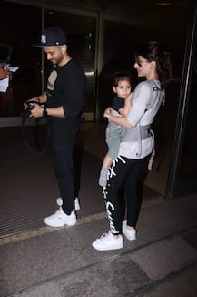 PHOTOS: Soha Ali Khan\'s BABY GIRL Inaaya Kemmu is TOO CUTE TO HANDLE Cuddled Up In Her Mommy\'s Arms At The Airport!