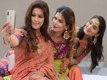 Thakor Samaj \'Bans\' Use Of Mobiles By Unmarried Women In Gujarat\'s Banaskantha District