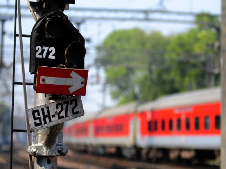 Unlock 4 Indian Railways may introduce special trains during unlock 4 check details Unlock 4.0: Railway Ministry Plans To Introduce 100 More Special Passenger Trains; In Talks With State Govts