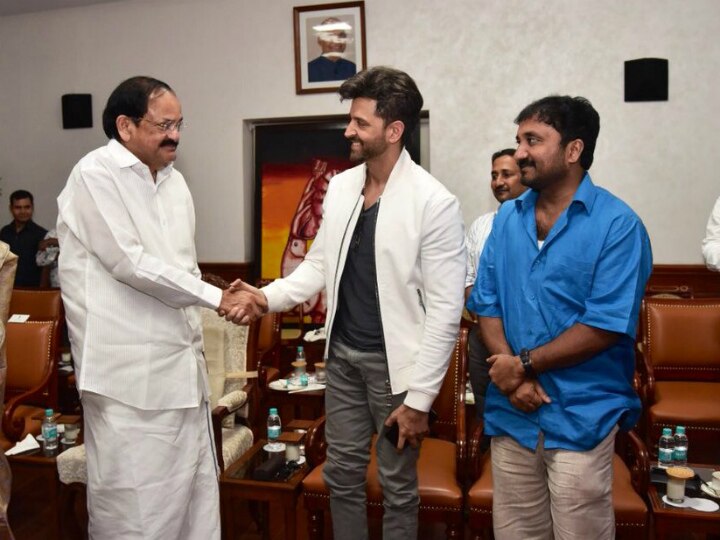 VP M Venkaiah Naidu Praises Hrithik Roshan Starrer 'Super 30'! See Pics! PICS: VP M Venkaiah Naidu Praises Hrithik Roshan Starrer 'Super 30'!