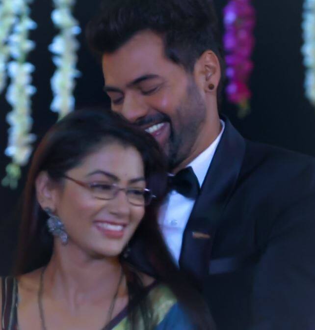 Zee TV’s longest & much-loved show ‘Kumkum Bhagya’ has maintained its 3rd position this week. The show starring Sriti Jha and Shabir Ahluwalia was at the same spot last week too