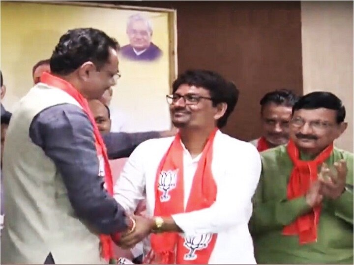 Former Congress MLAs Alpesh Thakor, Dhavalsinh Zala Join BJP In Gujarat Former Congress MLAs Alpesh Thakor, Dhavalsinh Zala Join BJP In Gujarat