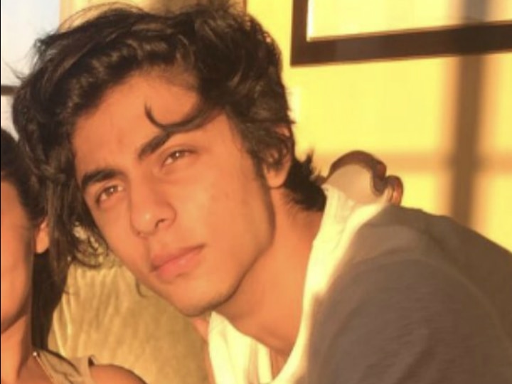 SRK's son Aryan Khan in love with a London based blogger? Has been dating her for past few months! SRK's son Aryan Khan Currently Dating A London Based Blogger!