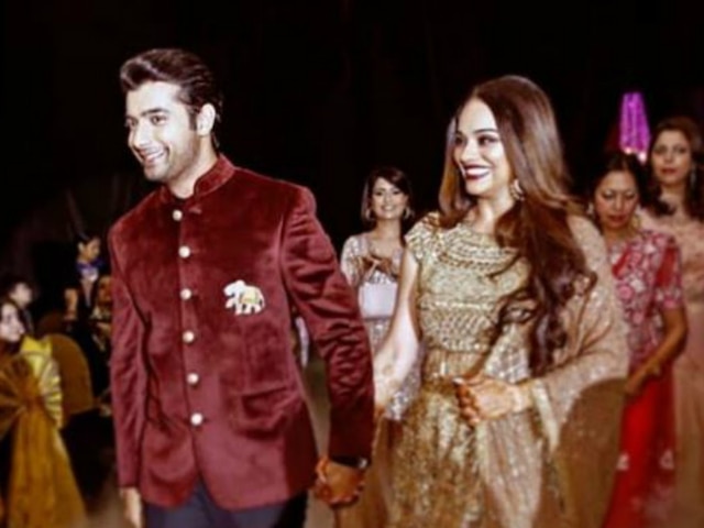 Sharad Malhotra Shares Gorgeous Pic With Wife Ripci As They Complete 3 Months Of Marriage! 'Miskaan' Actor Sharad Malhotra Shares A Gorgeous Picture With Wife Ripci Bhatia As They Complete Three Months Of Marriage!