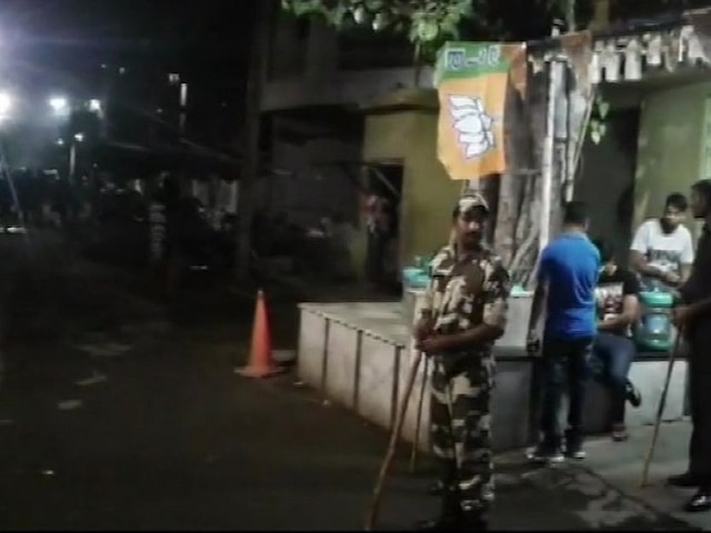 West Bengal: Bomb Hurled, Bullets Fired Outside BJP MP Arjun Singh's Residence West Bengal: Bomb Hurled, Bullets Fired Outside BJP MP Arjun Singh'S Residence