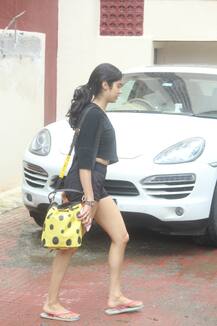PICS: Janhvi Kapoor Looks Super Sultry In Her Latest Gym Appearances!