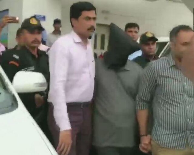 Akshardham Attack's 'Prime Conspirator' Held In Jammu And Kashmir By Gujarat ATS Akshardham Attack's 'Prime Conspirator' Held In Jammu And Kashmir By Gujarat ATS