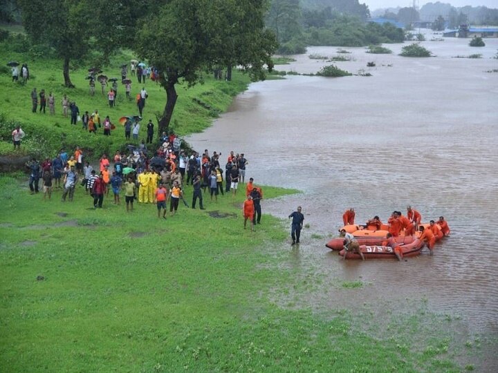 Amit Shah Praises Rescue Teams For Safely Taking Out Passengers From Stranded Mahalaxmi Express Amit Shah Praises Rescue Teams For Safely Taking Out Passengers From Stranded Mahalaxmi Express