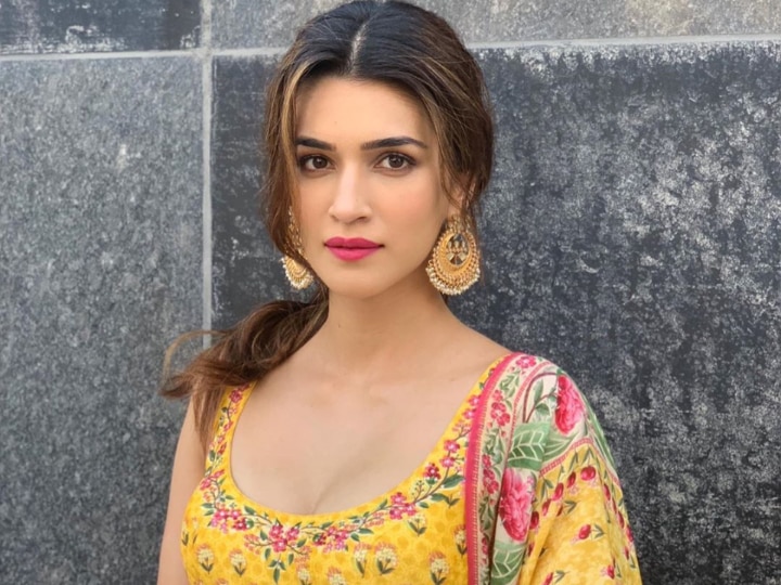 Netizens Trend #MeriKritiKaBirthday As Birthday Wishes Pour In For 'Arjun Patiala' Actress Kriti Sanon Netizens Trend #MeriKritiKaBirthday As Birthday Wishes Pour In For 'Arjun Patiala' Actress Kriti Sanon